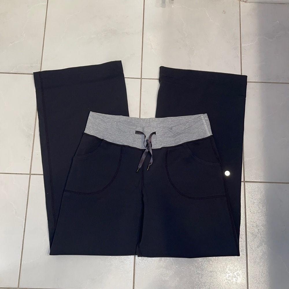 lululemon athletica Black Wide Leg Pants with Gray Waistband. Size 6